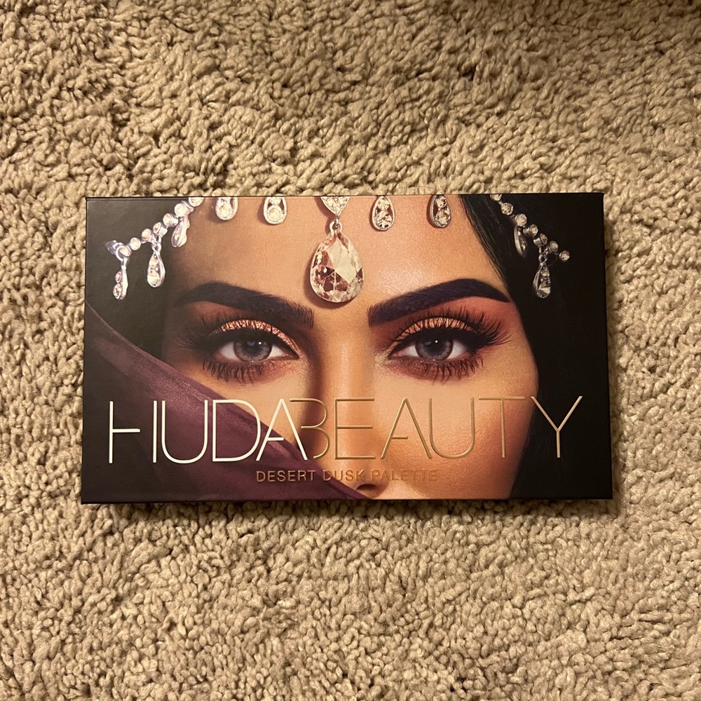 HUDA Beauty Desert Dusk Eyeshadow Palette
